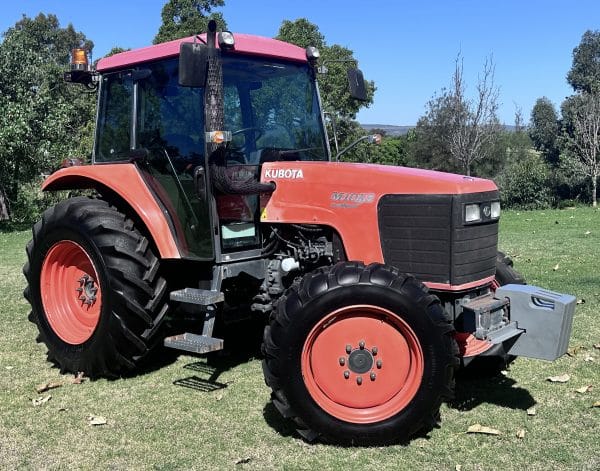 Kubota M105S